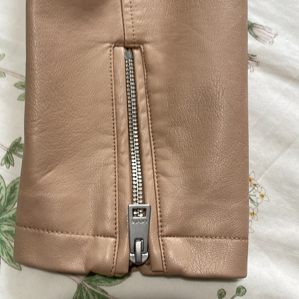 Levi’s Faux Leather Motorcycle Jacket 🍦 - Picture 6 of 7